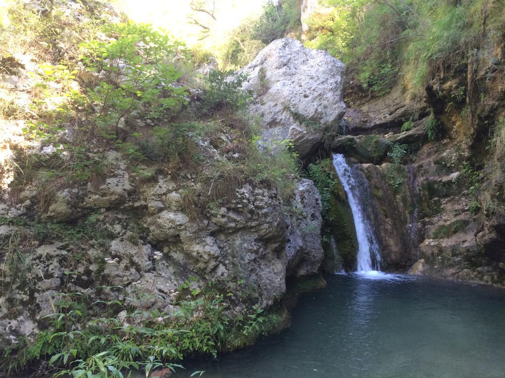 Отель Domaine D'Angouire Мустье-Сент-Мари Экстерьер фото